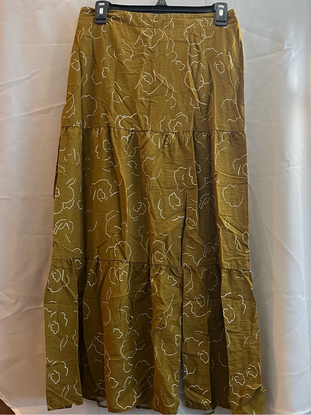 Nine West olive green patterned tiered midi skirt medium